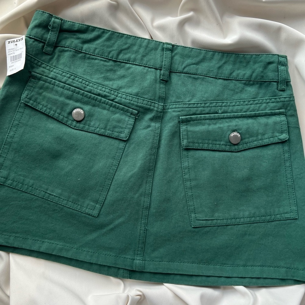 NWT Green Tillys Skirt - Picture 6 of 6